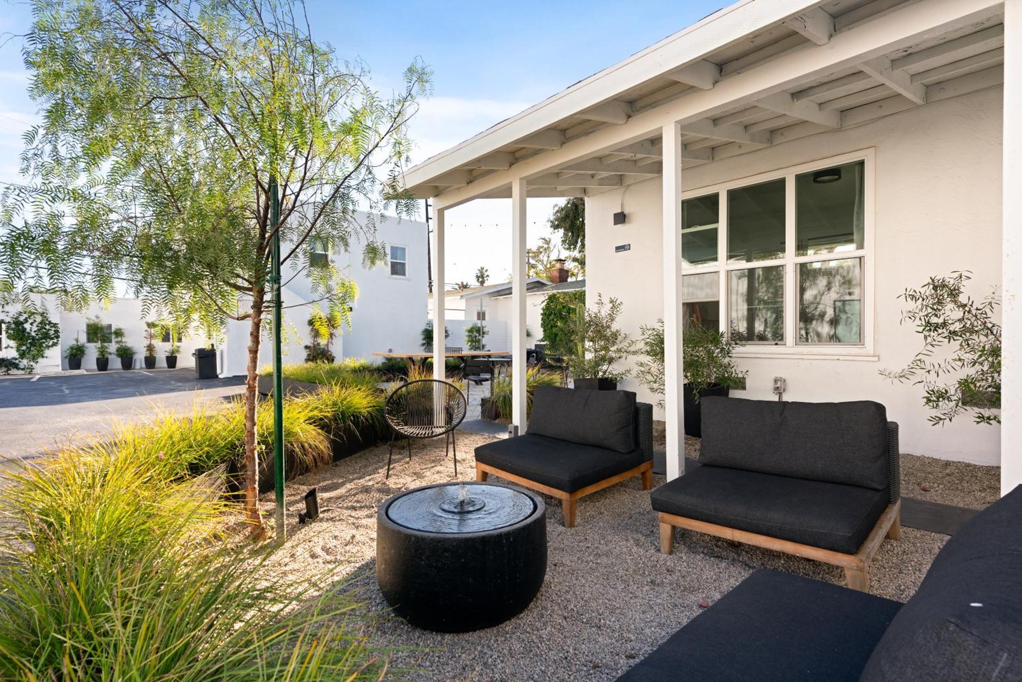 Aliza Hotel Los Angeles Exterior photo