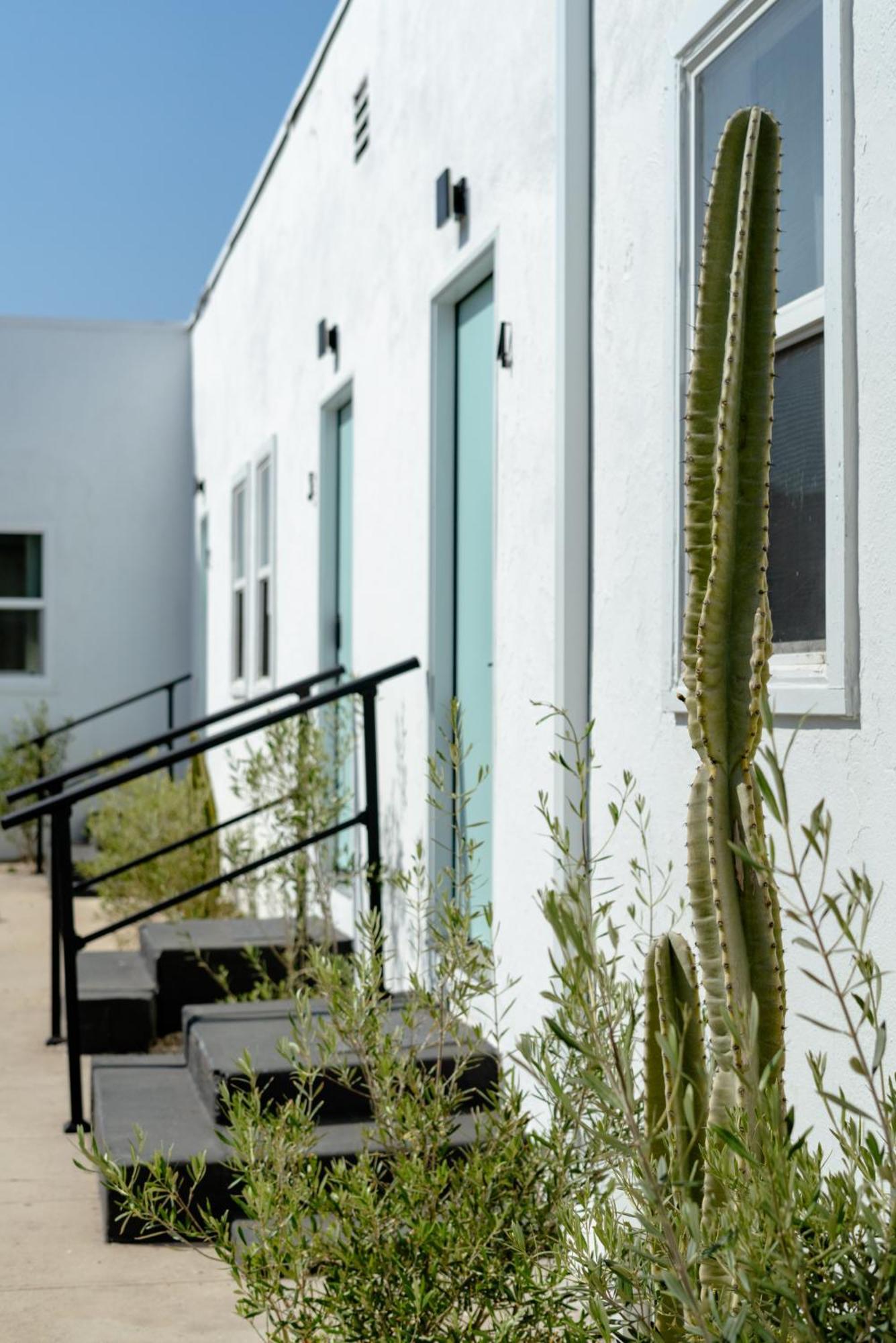 Aliza Hotel Los Angeles Exterior photo