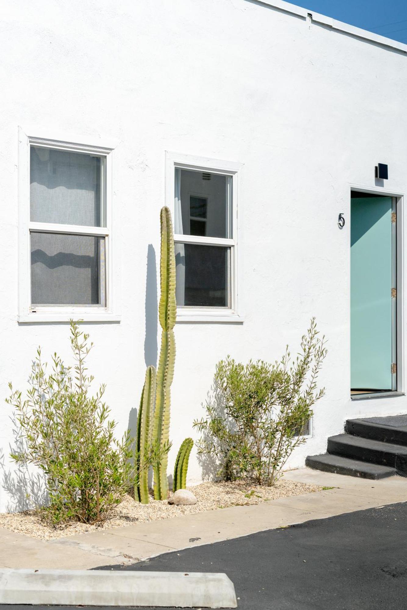 Aliza Hotel Los Angeles Exterior photo